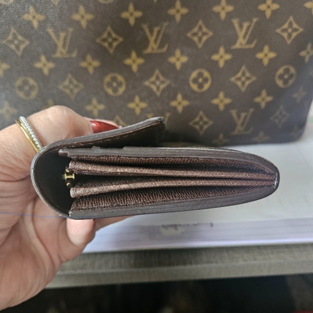 Louis Vuitton Damier Sarah Wallet - Picture 6 of 7